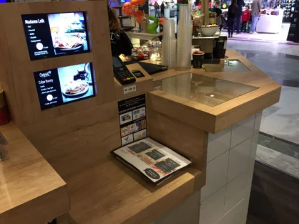 <h3>Aménagement de l'espace de restauration de Crep-Eat (33)</h3>
Restauration de l'espace d'accueil et de vente du restaurant rapide Crep-Eat situé dans la galerie marchande de Careffour Rives d'Arcins (33).