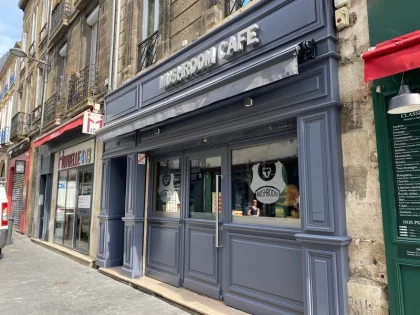 Habillage et restauration devanture Mushroom Caf�