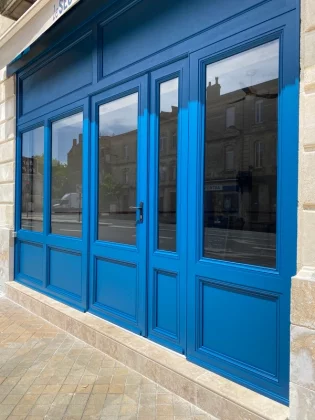 Fabrication compl�te de la devanture bar/restaurant Le S�gur